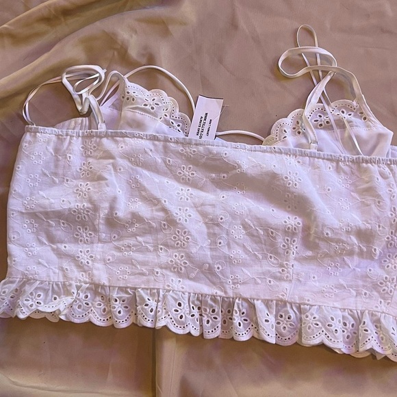 NEVER WORN Adorable eyelet underwire flounce trim corset top bralette - Picture 2 of 4
